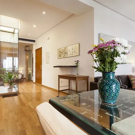 Artist's Charming Design - Space Maison Apartment