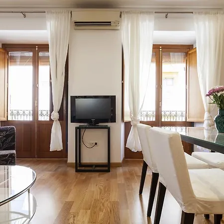 Apartment Artist's Charming Design - Space Maison