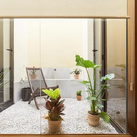 Artist's Charming Design - Space Maison Apartment