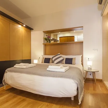 Artist's Charming Design - Space Maison Севилья