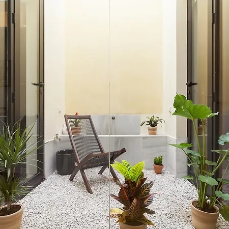 Artist's Charming Design - Space Maison